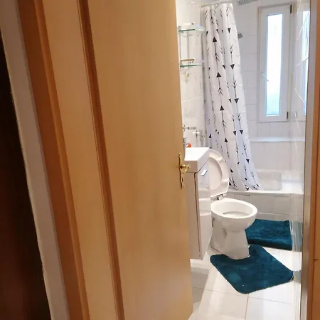 Zentrales, Gemuetliches Wohngemeinschaft-zimmer