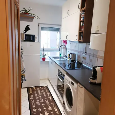 Zentrales, Gemuetliches Wg-zimmer Apartment