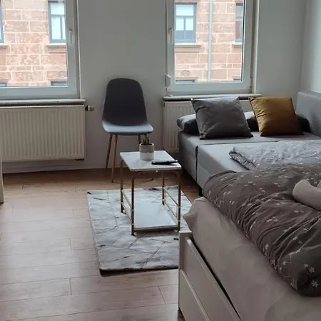 Zentrales, Gemuetliches Wohngemeinschaft-zimmer *